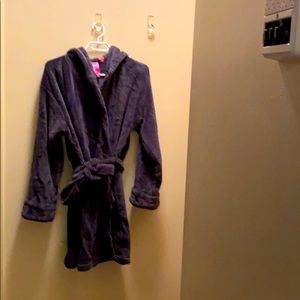 I am selling a s/m, grey bathrobe.